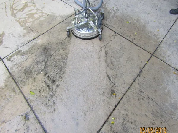 Surface cleaner washing concrete